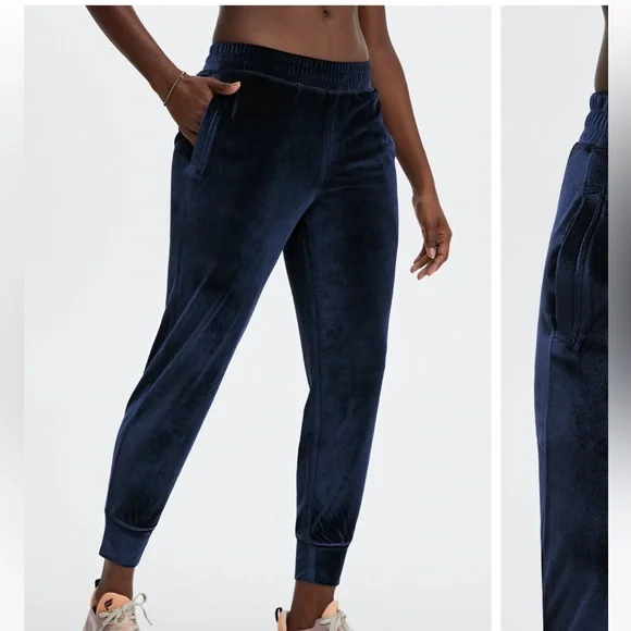 🆕 Fabletics Velour Joggers in Navy - Picture 4 of 7